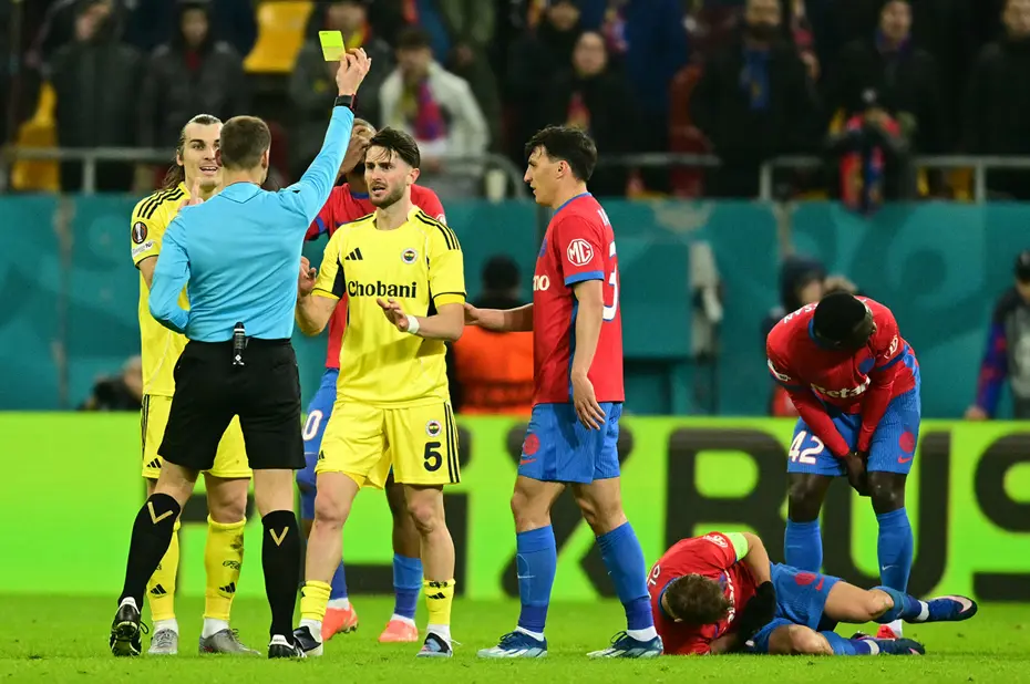 Fenerbahçe maçının ardından başkan çıldırdı: Son düdük çalar çalmaz 3 futbolcuyu gönderdi - 2 Fenerbahçe maçının ardından başkan çıldırdı: Son düdük çalar çalmaz 3 futbolcuyu gönderdi - 2