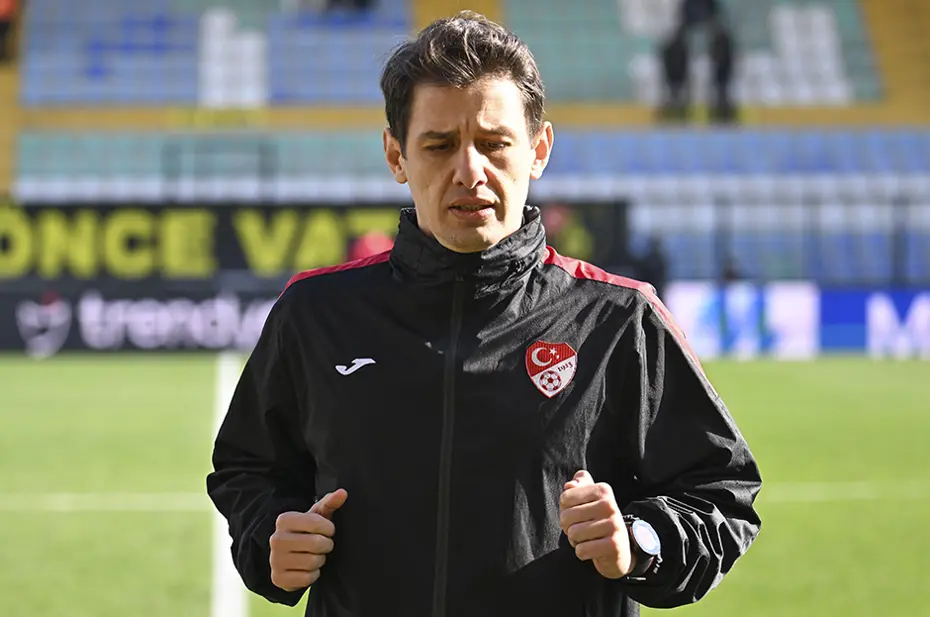 Halil Umut Meler'in Suudi Arabistan'da çaldığı düdükler olay oldu: Vitor Pereira isyan etti - 3 Halil Umut Meler'in Suudi Arabistan'da çaldığı düdükler olay oldu: Vitor Pereira isyan etti - 3