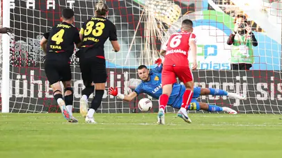 Göztepe'de Mateusz Lis kaleye duvar ördü