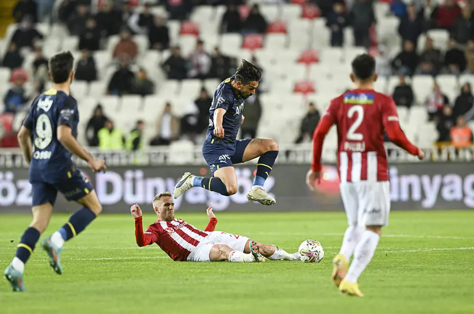 "Sinirleri çelikten yapılmış bir adam" | Spor yazarları Fenerbahçe için ne dedi? - 3