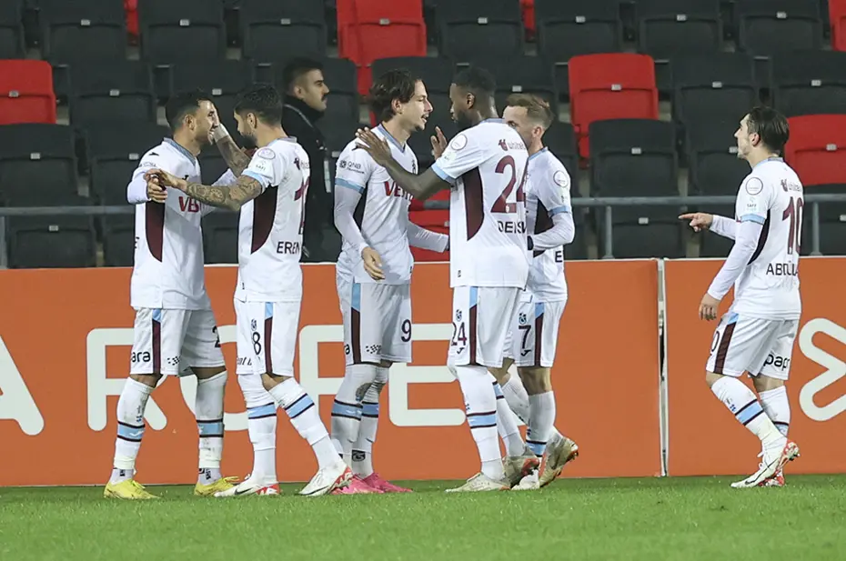 Trabzonspor'un Süper Lig'de 2023-2024 sezonu fikstürü, derbi maçları ve detaylar - 15 Trabzonspor'un Süper Lig'de 2023-2024 sezonu fikstürü, derbi maçları ve detaylar - 15
