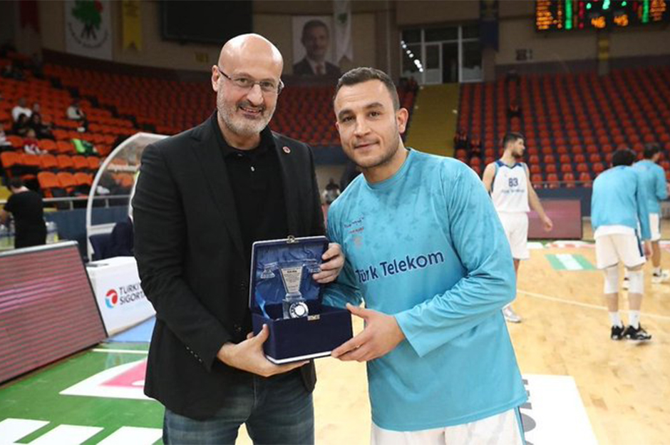 Türk Telekom Mehmet Yağmur'la sözleşme yenilendi