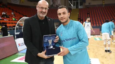 Türk Telekom Mehmet Yağmur'la sözleşme yenilendi