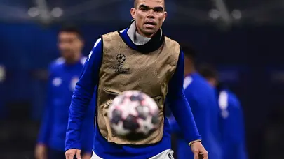 40 yaşındaki Pepe sözleşme uzattı