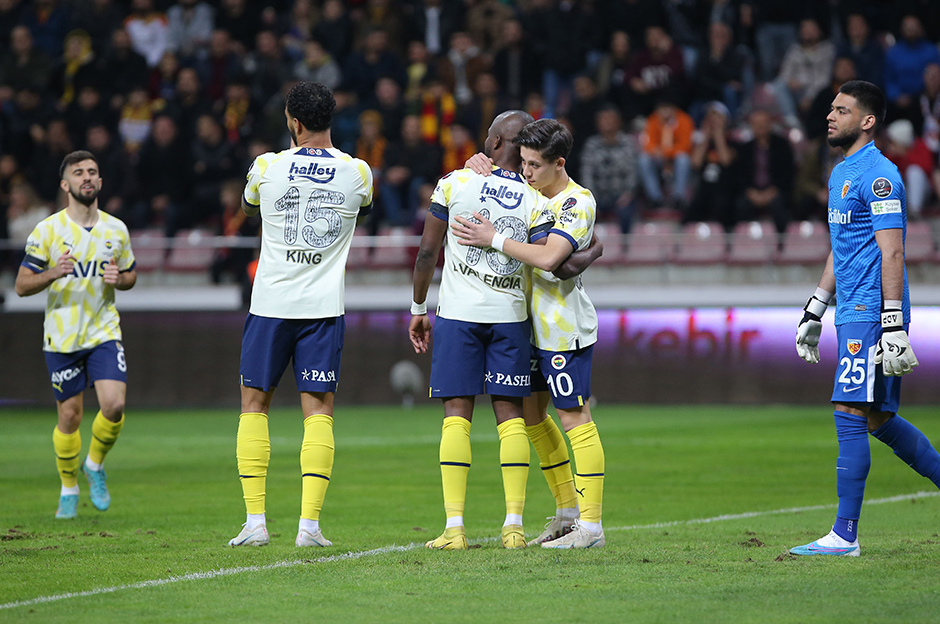 Fenerbahçe zirve takibini sürdürüyor