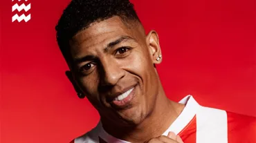 Patrick van Aanholt yeni takımına imzayı attı