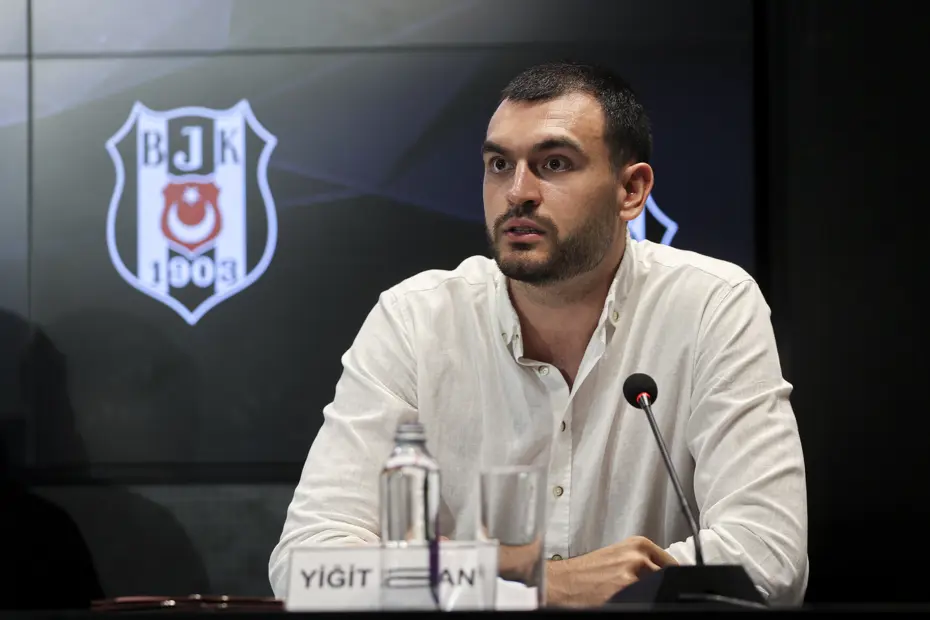 Beşiktaş'tan yeni transferlere imza töreni - 8 Beşiktaş'tan yeni transferlere imza töreni - 8