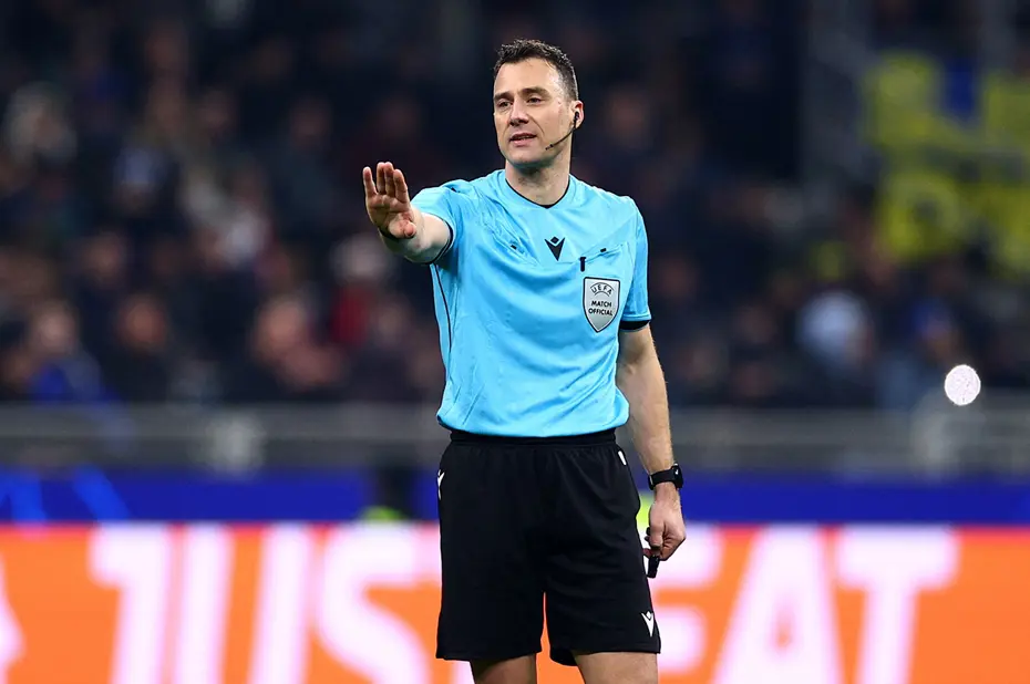 2025 yılının en iyi hakemi belli oldu: Listede Galatasaray-Fenerbahçe derbisini yöneten isim de var - 7