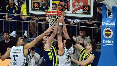 Fenerbahçe son periyotta yıkıldı: Kazanan Ergin Ataman'ın Panathinaikos'u oldu