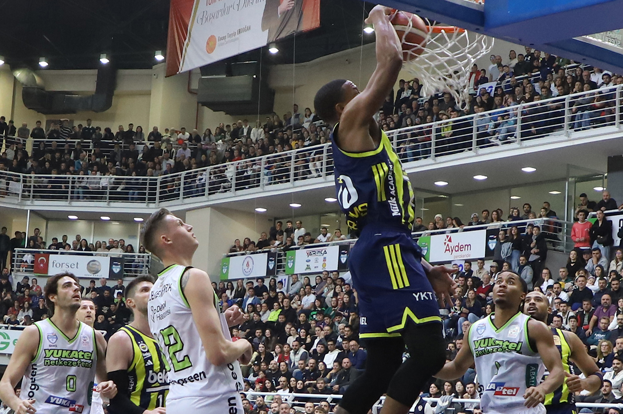 Fenerbahçe Beko, Merkezefendi'yi farklı yendi