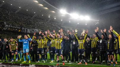 "Fenerbahçe'de 10 milyon euroya 2 senelik imza" | Sporun manşetleri "Fenerbahçe'de 10 milyon euroya 2 senelik imza" | Sporun manşetleri