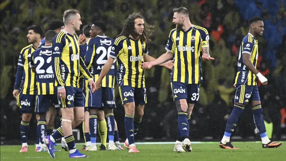 Fenerbahçe'den galibiyet paylaşımları Okan Buruk'la başladı