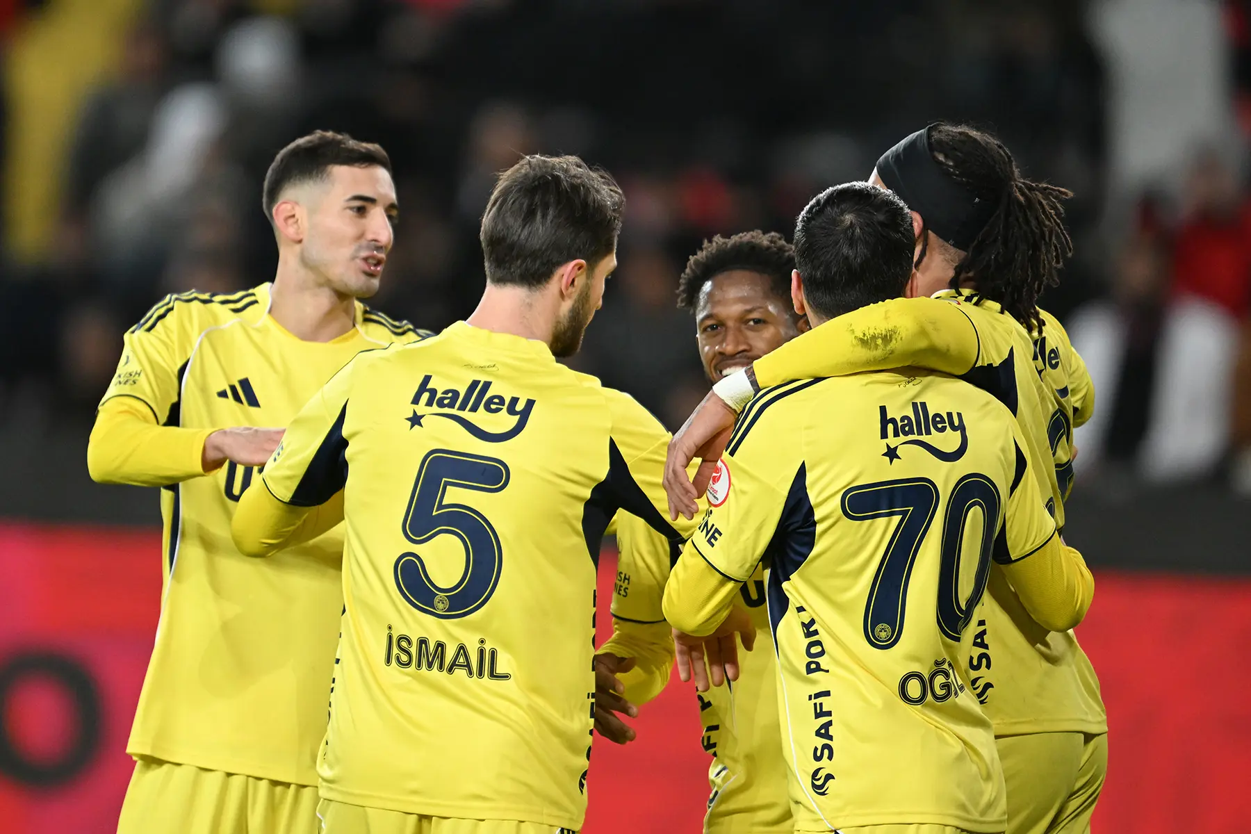 "Bu sonuç havayı değiştirecektir" | Spor yazarları Fenerbahçe için ne dedi?