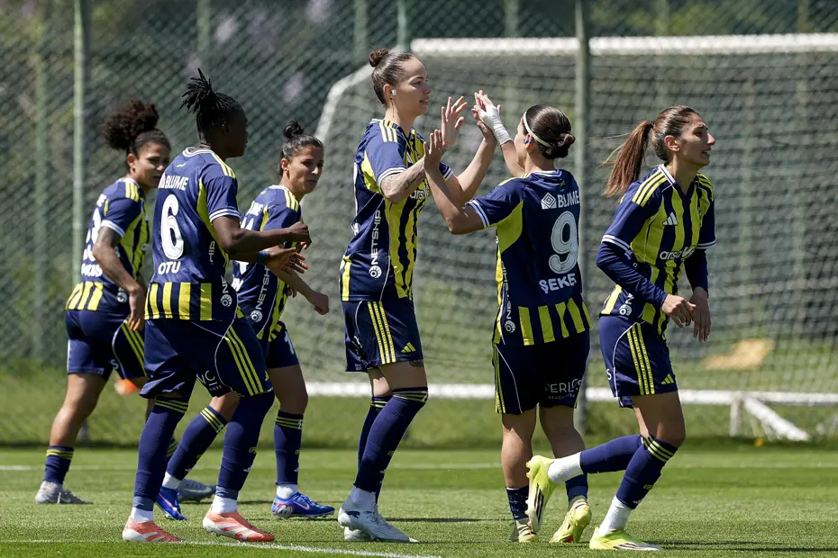 Galatasaray-Fenerbahçe derbisinde inanılmaz son! 88 ve 90'daki gollerle geri dönüş - 2 Galatasaray-Fenerbahçe derbisinde inanılmaz son! 88 ve 90'daki gollerle geri dönüş - 2