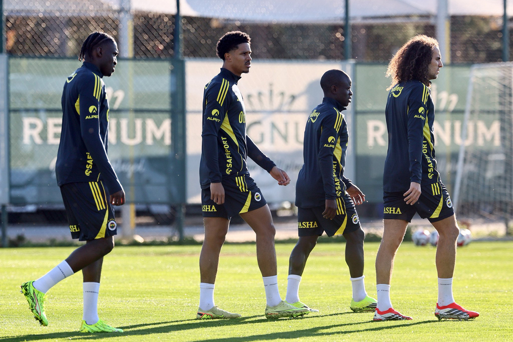 Fenerbahçe'ye Antalyaspor maçı öncesi 2 isimden iyi haber