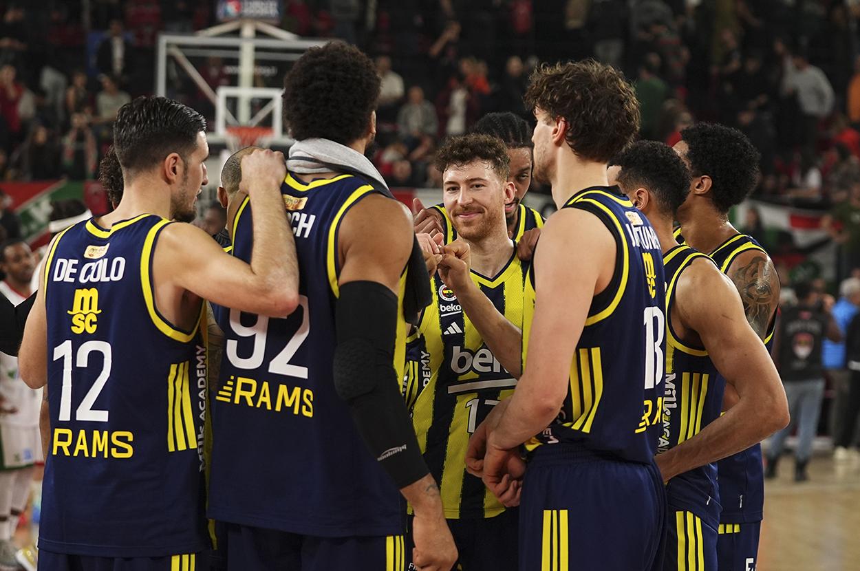 Fenerbahçe, deplasmanda Karşıyaka'ya fark attı