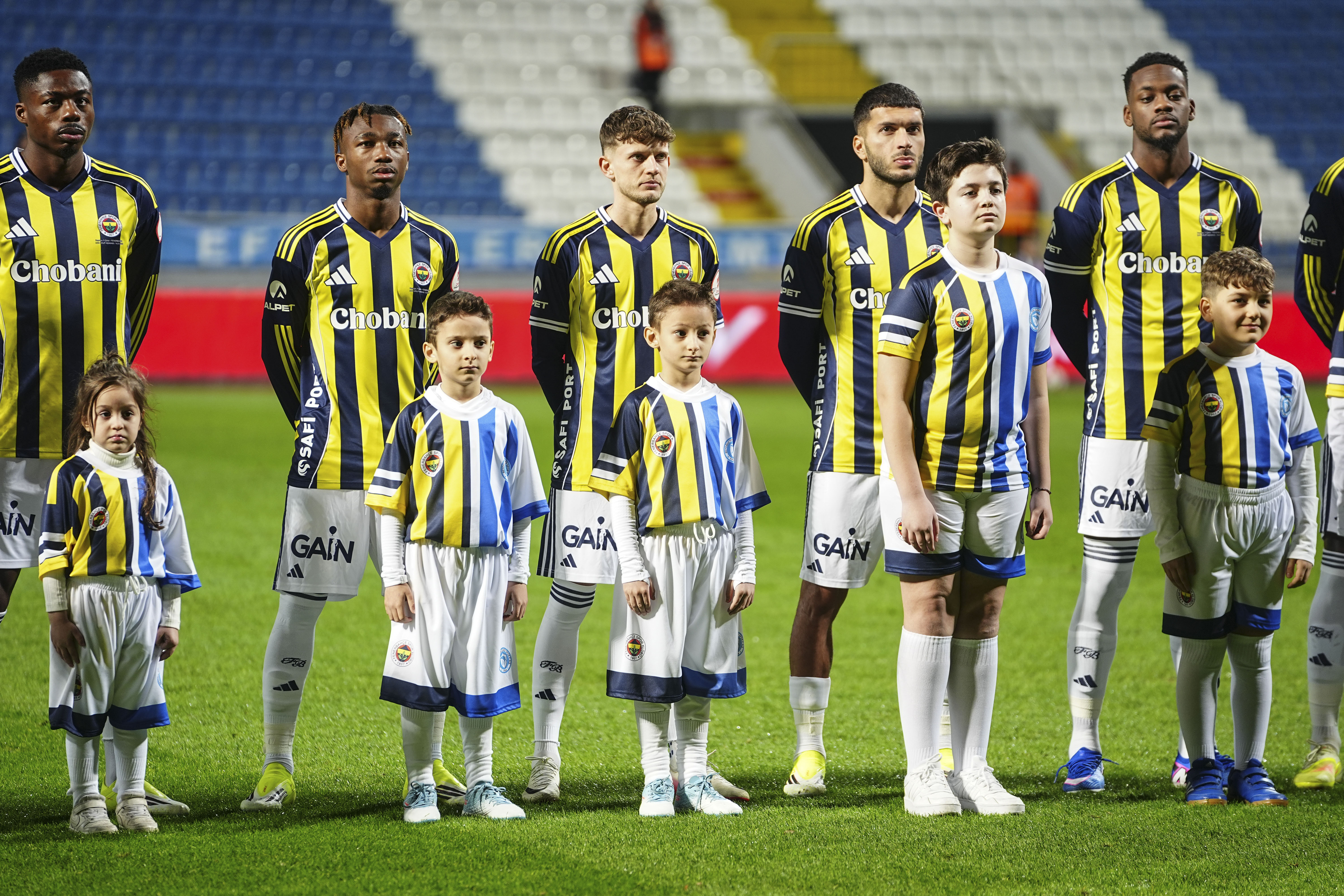 SON DAKİKA | Fenerbahçe'de sakatlık: 23. dakikada oyundan çıktı