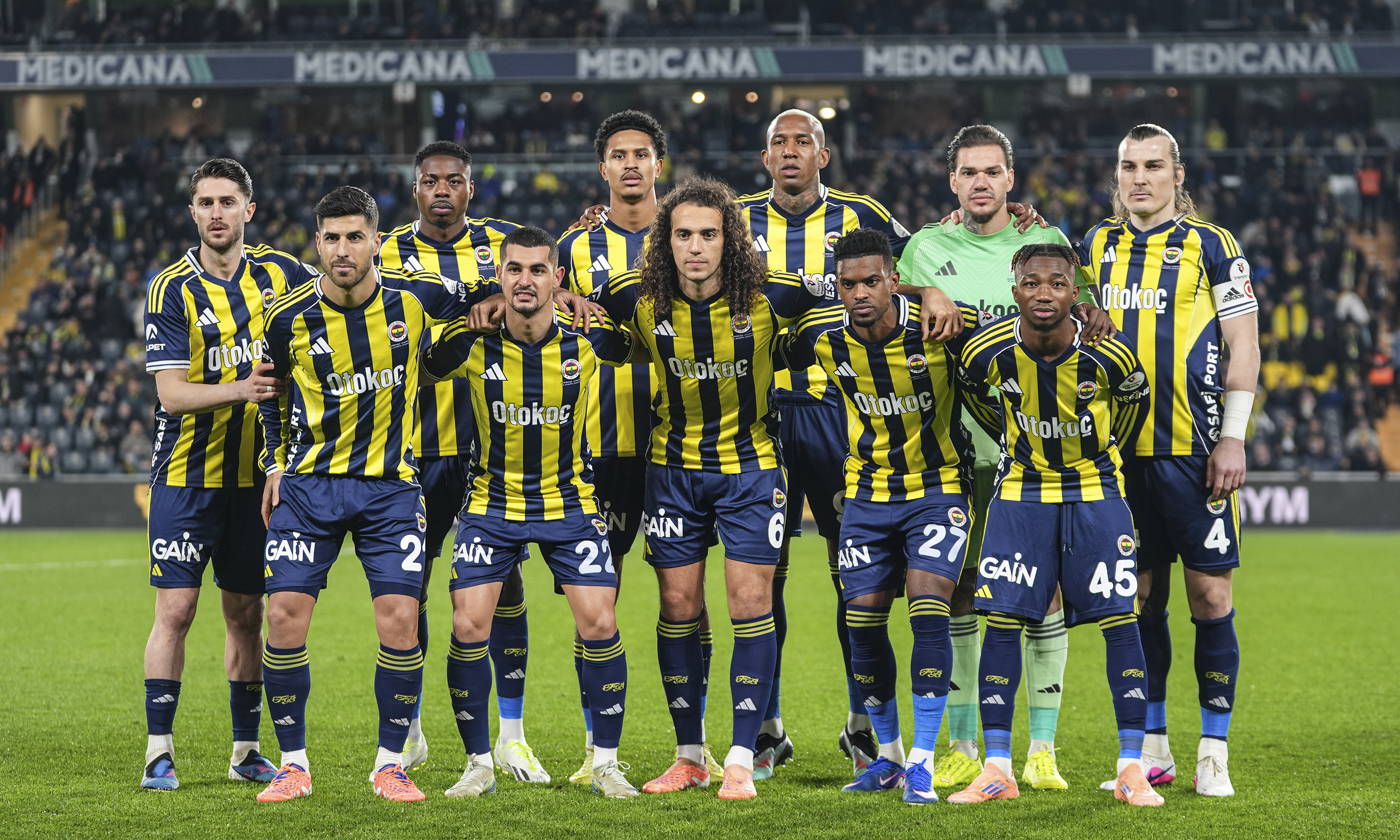 Trendyol Süper Lig'in 23. haftasında Fenerbahçe sahasında Kasımpaşa ile 1-1 berabere kaldı. Sarı lacivertlilerde maçın ilk yarısında Çağlar Söyüncü ve Jayden Oosterwolde sakatlandı.