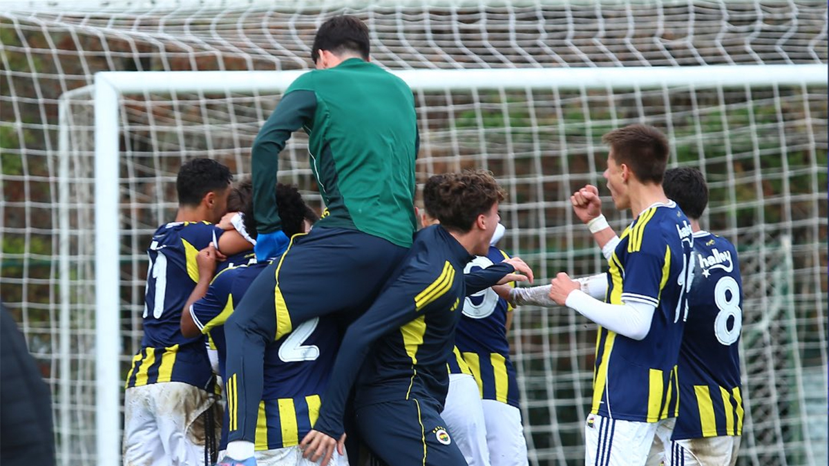 U19'daki Fenerbahçe-Galatasaray derbisinde olay! Yumruklar konuştu