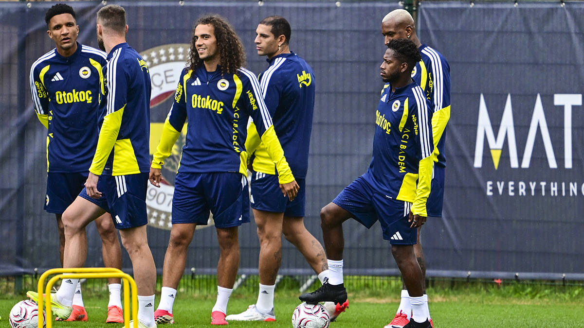 Fenerbahçe'nin UEFA kadrosu açıklandı: Listede sürpriz var