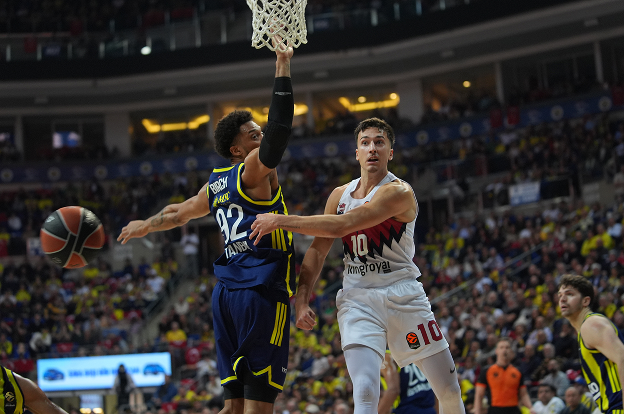 Fenerbahçe, Baskonia'ya şans tanımadı: Son 15 maçta 13. galibiyet