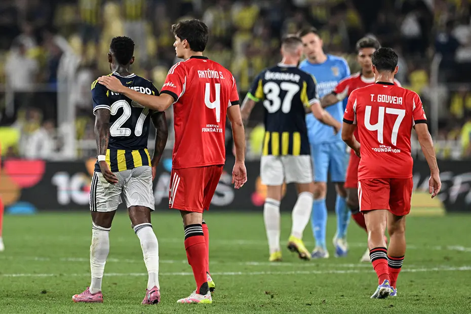 "Birisi Mourinho'ya rakibin 10 kişi kaldığını söylesin" | Spor yazarları Fenerbahçe için ne dedi? - 2