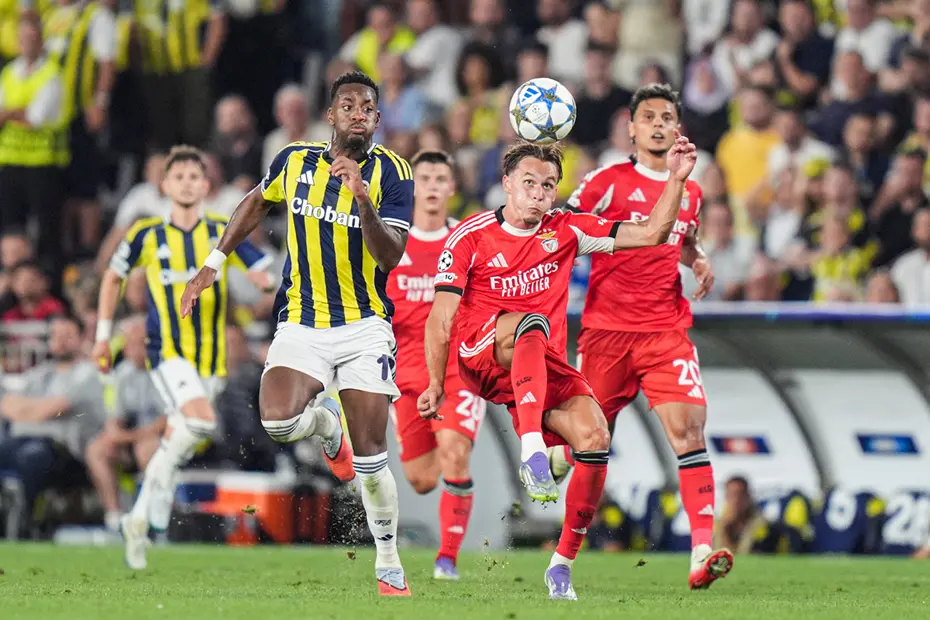 "Birisi Mourinho'ya rakibin 10 kişi kaldığını söylesin" | Spor yazarları Fenerbahçe için ne dedi? - 8