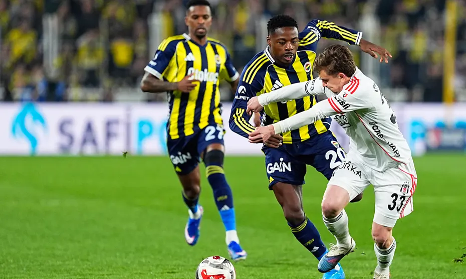 Fenerbahçe derbide Beşiktaş'ı 90+11'de attığı golle mağlup etti (Özet, puan durumu) - 4 Fenerbahçe derbide Beşiktaş'ı 90+11'de attığı golle mağlup etti (Özet, puan durumu) - 4