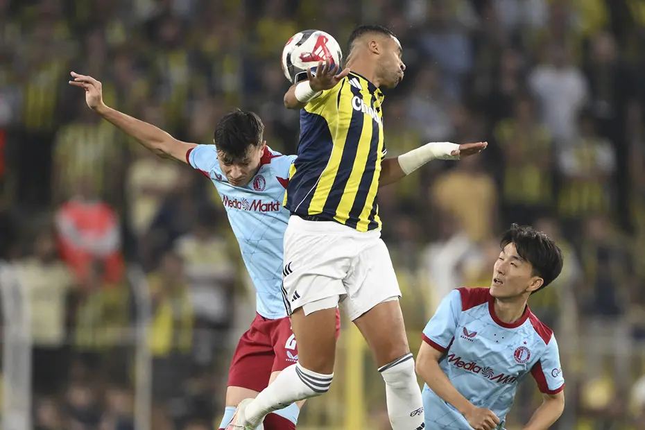 Ne yaptın İrfan Can Eğribayat! Fenerbahçe - Feyenoord maçında ilginç an - 3