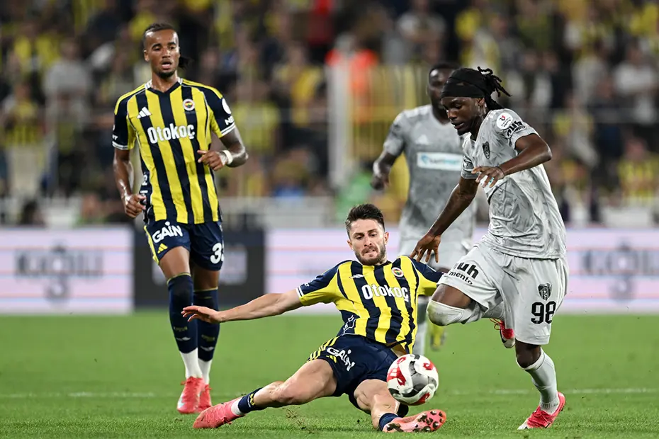Trio ekibi, Fenerbahçe maçında gecenin pozisyonuna noktayı koydu: "Penaltı ve kırmızı kartı atladı" - 3 Trio ekibi, Fenerbahçe maçında gecenin pozisyonuna noktayı koydu: "Penaltı ve kırmızı kartı atladı" - 3