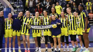Fenerbahçe Opet 18 sayı farkla finale yükseldi