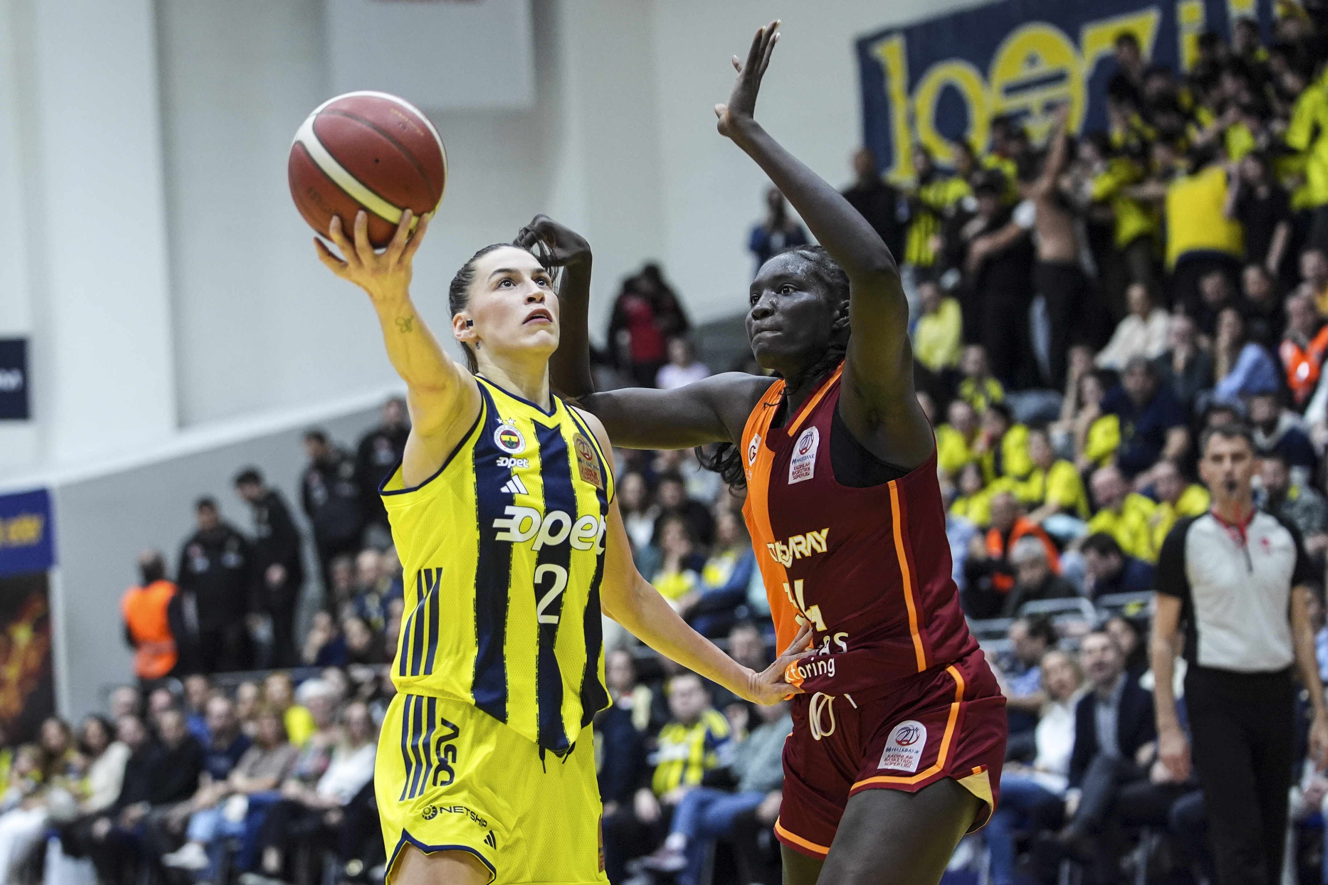 Fenerbahçe Opet seride 1-0 öne geçti