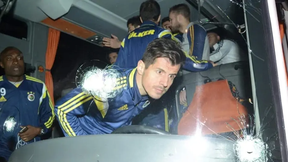 Anayasa Mahkemesi, Fenerbahçe otobüsünün kurşunladığı olayla ilgili kararını verdi - 2 Anayasa Mahkemesi, Fenerbahçe otobüsünün kurşunladığı olayla ilgili kararını verdi - 2