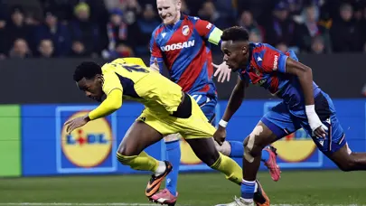 "Hakem Fenerbahçe'nin 2 puanını çaldı" | Sporun manşetleri "Hakem Fenerbahçe'nin 2 puanını çaldı" | Sporun manşetleri