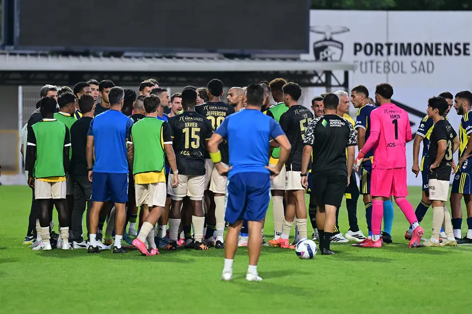 Archie Brown'un maçtaki görüntüsü olay oldu: Fenerbahçeliler bunu paylaşıyor - 4 Archie Brown'un maçtaki görüntüsü olay oldu: Fenerbahçeliler bunu paylaşıyor - 4