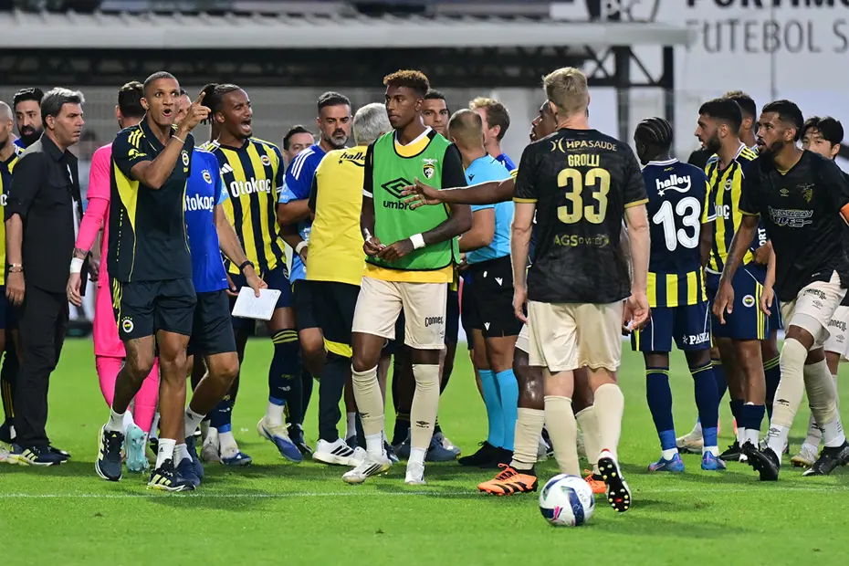 Archie Brown'un maçtaki görüntüsü olay oldu: Fenerbahçeliler bunu paylaşıyor - 3 Archie Brown'un maçtaki görüntüsü olay oldu: Fenerbahçeliler bunu paylaşıyor - 3