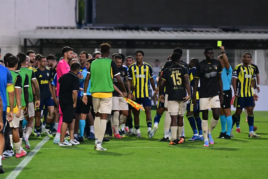 Archie Brown'un maçtaki görüntüsü olay oldu: Fenerbahçeliler bunu paylaşıyor - 2 Archie Brown'un maçtaki görüntüsü olay oldu: Fenerbahçeliler bunu paylaşıyor - 2