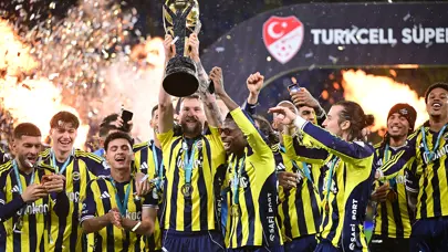 Süper Kupa şampiyonu Fenerbahçe, kupasını aldı: İşte seremoniden kareler