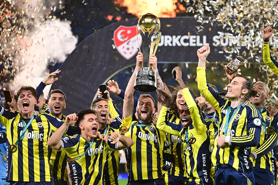 Süper Kupa şampiyonu Fenerbahçe, kupasını aldı: İşte seremoniden kareler - 10 Süper Kupa şampiyonu Fenerbahçe, kupasını aldı: İşte seremoniden kareler - 10