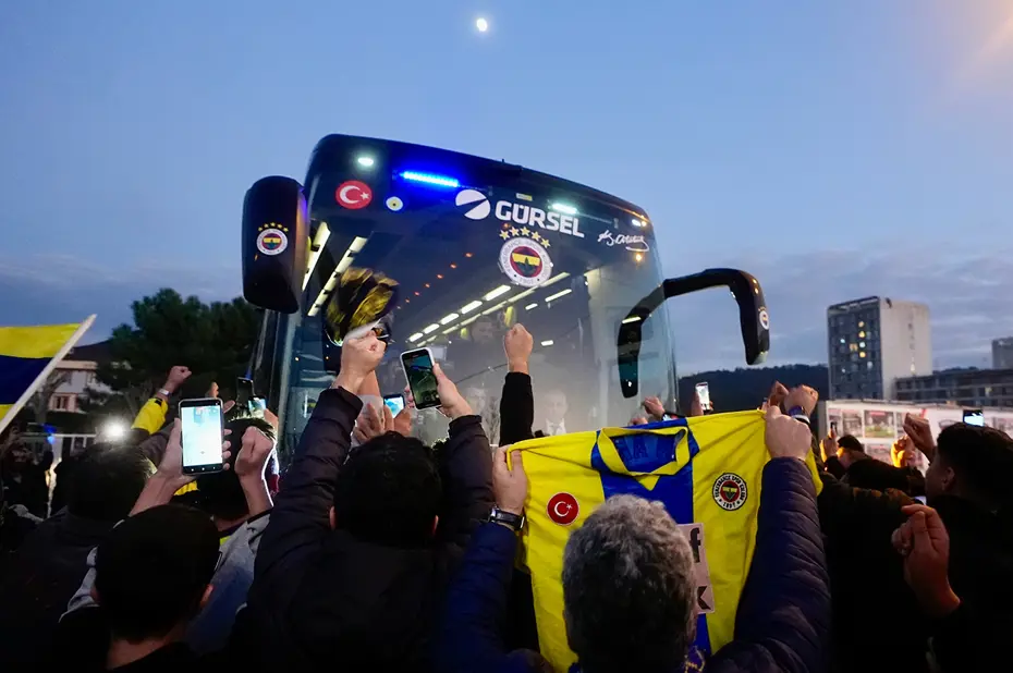 Fenerbahçe-Galatasaray derbisi öncesi dakika dakika gelişmeler: Peş peşe paylaşımlar geldi - 2