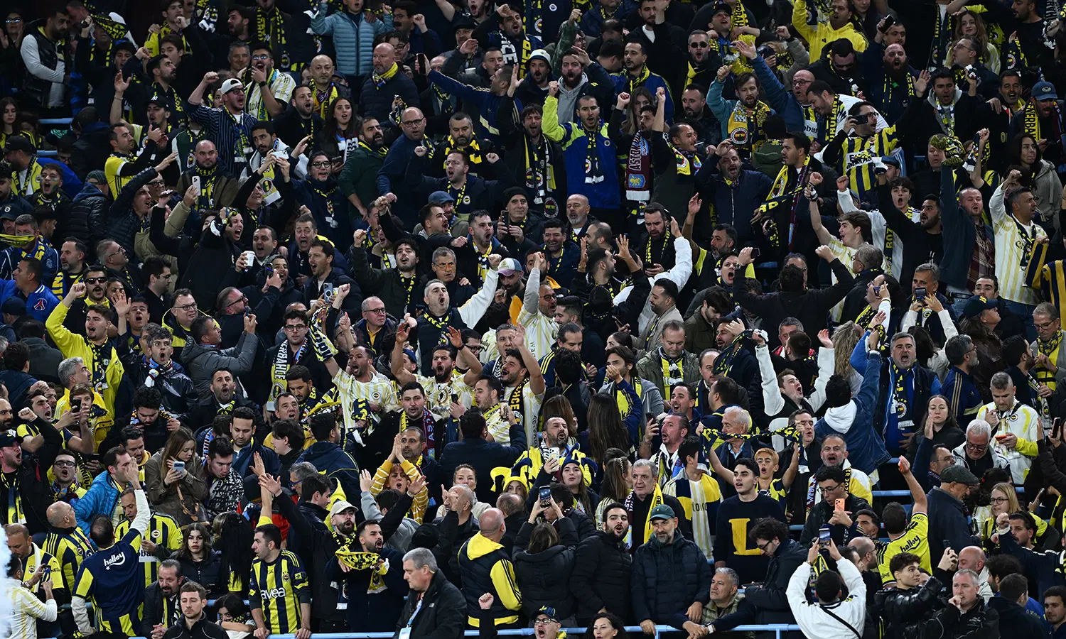 Türk taraftarlar gözaltına alındı