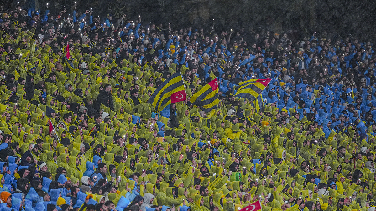 Fenerbahçe yönetiminden derbide taraftarına büyük jest