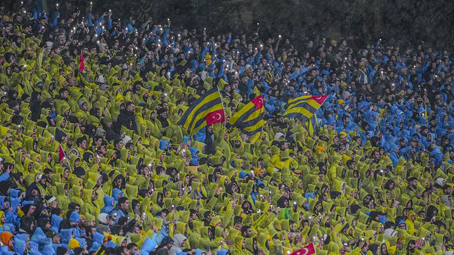 Türkiye'nin konuştuğu yağmurlukların Fenerbahçe'ye maliyeti ortaya çıktı: Tamamı cepten ödendi, en pahalısı seçildi - 2