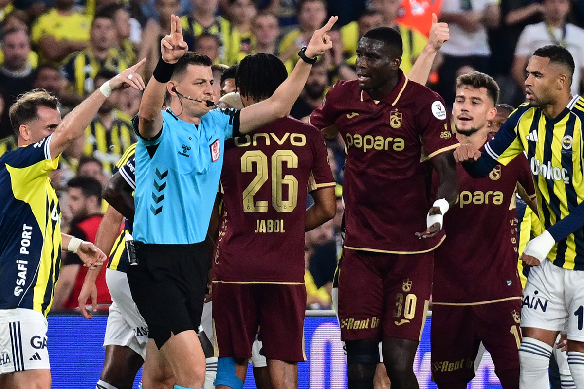 Trio ekibinden Fenerbahçe-Trabzonspor maçının önüne geçen pozisyon için net yorum: Gol iptali, kırmızı kart
