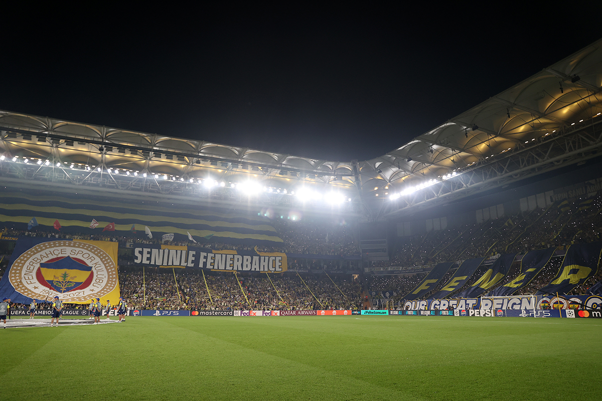 Fenerbahçe tribünlerinde görsel şölen