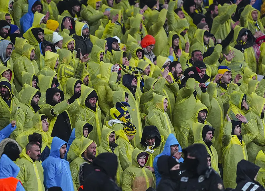 Türkiye'nin konuştuğu yağmurlukların Fenerbahçe'ye maliyeti ortaya çıktı: Tamamı cepten ödendi, en pahalısı seçildi - 3