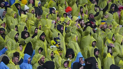 Türkiye'nin konuştuğu yağmurlukların Fenerbahçe'ye maliyeti ortaya çıktı: Tamamı cepten ödendi, en pahalısı seçildi