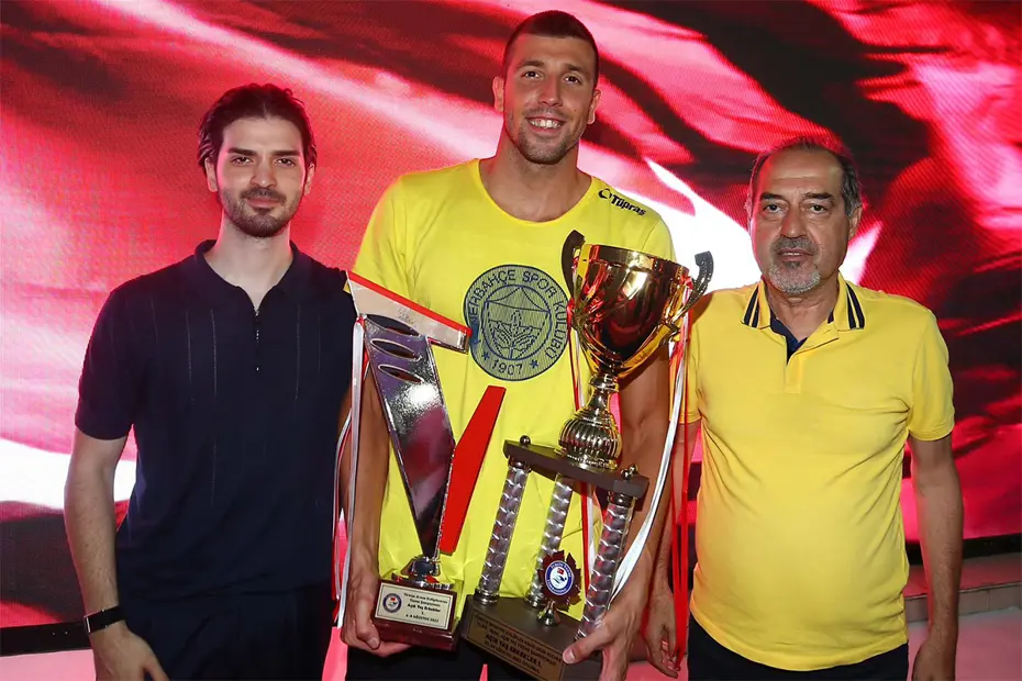 SON DAKİKA | Kupa Galatasaray'dan alındı, Fenerbahçe'ye verildi - 2