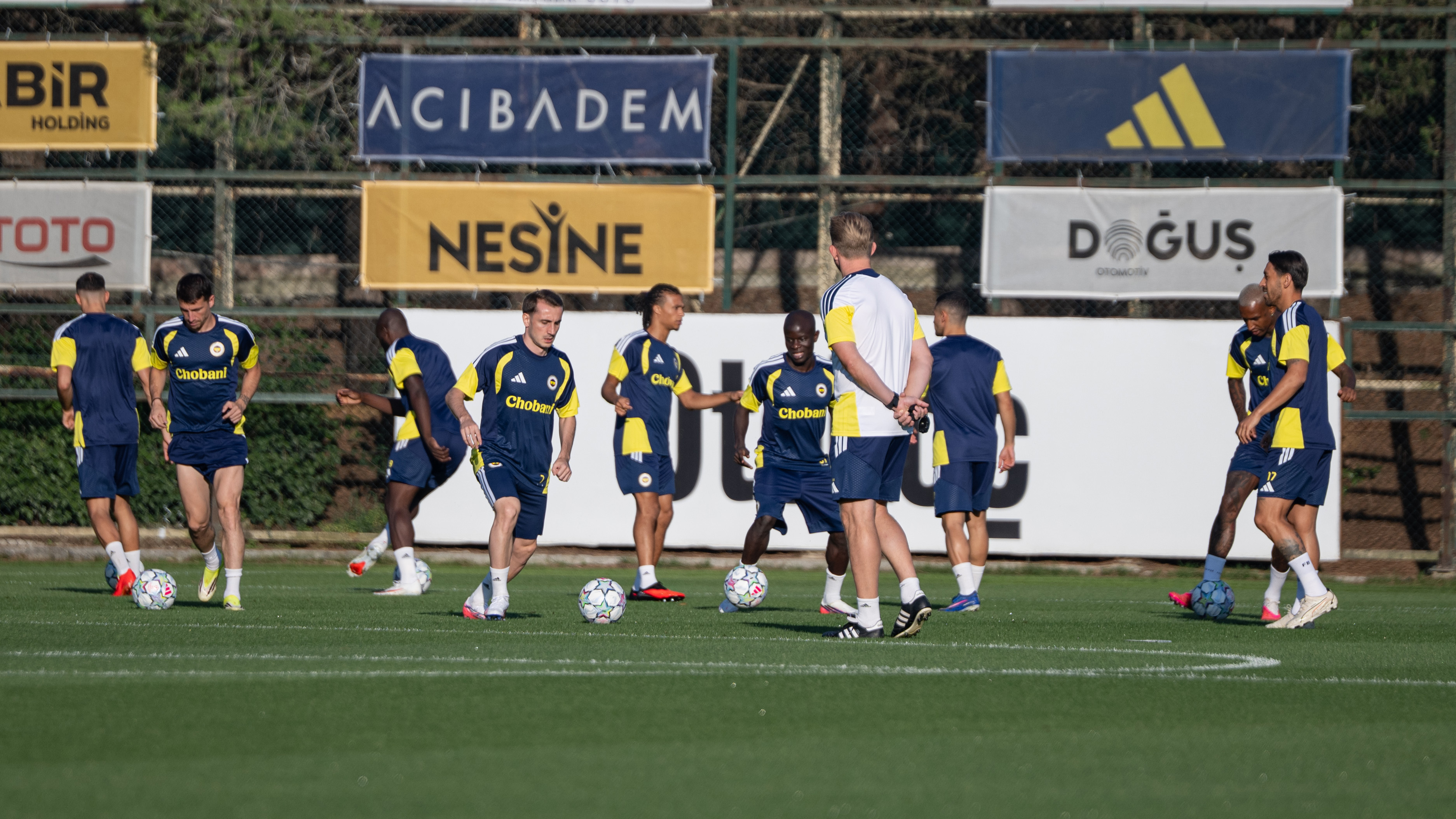 Fenerbahçe, Lyon maçına hazır: 4 futbolcu antrenmanda yer almadı