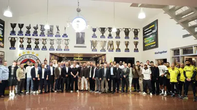 Sadettin Saran, futbolcularla yemekte bir araya geldi